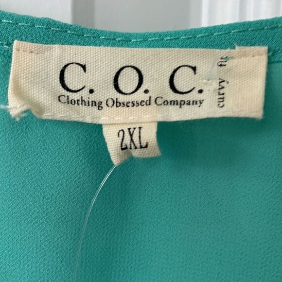 C.O.C. Size 2 XL short sleeve mint front lined blouse with blinged lapel - Picture 3 of 9